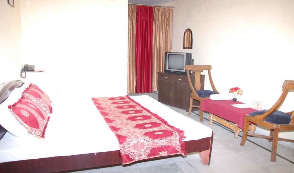 ناينيتال Hotel Arsh International الغرفة الصورة